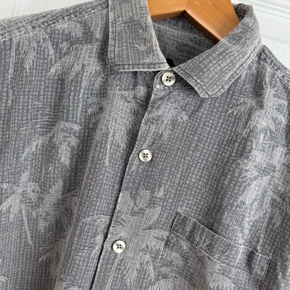 Tommy Bahama Silk Shirt Mens Lg Gray Palm Tree Print Button Down Tropical Resort - Picture 1 of 7